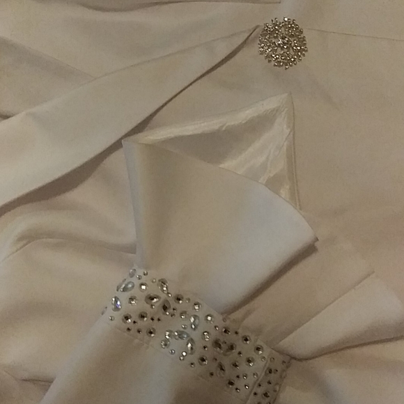 Two piece suit - Picture 3 of 4